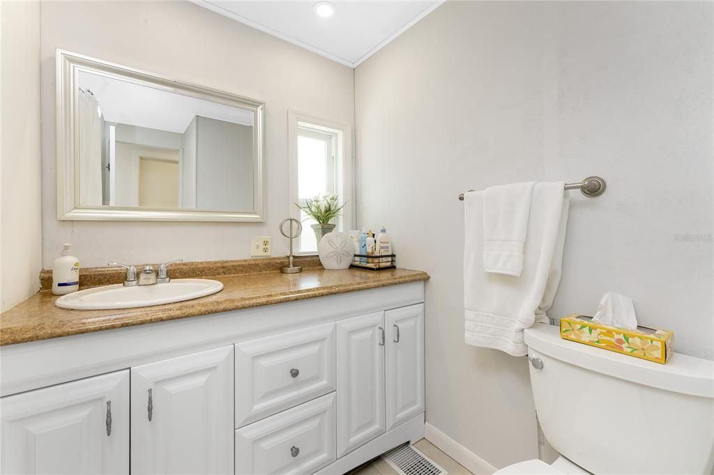 For Sale: $159,900 (2 beds, 2 baths, 1152 Square Feet)