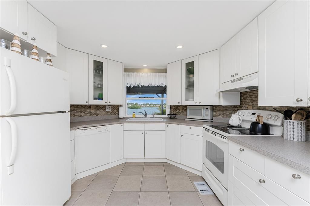 For Sale: $159,900 (2 beds, 2 baths, 1152 Square Feet)