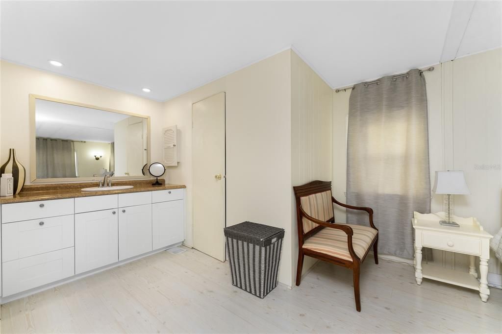 For Sale: $159,900 (2 beds, 2 baths, 1152 Square Feet)