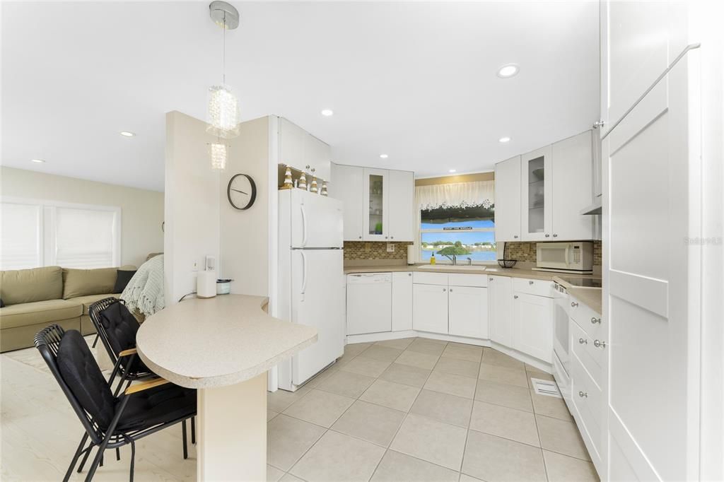 For Sale: $159,900 (2 beds, 2 baths, 1152 Square Feet)