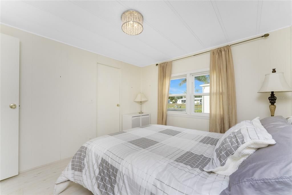 For Sale: $159,900 (2 beds, 2 baths, 1152 Square Feet)