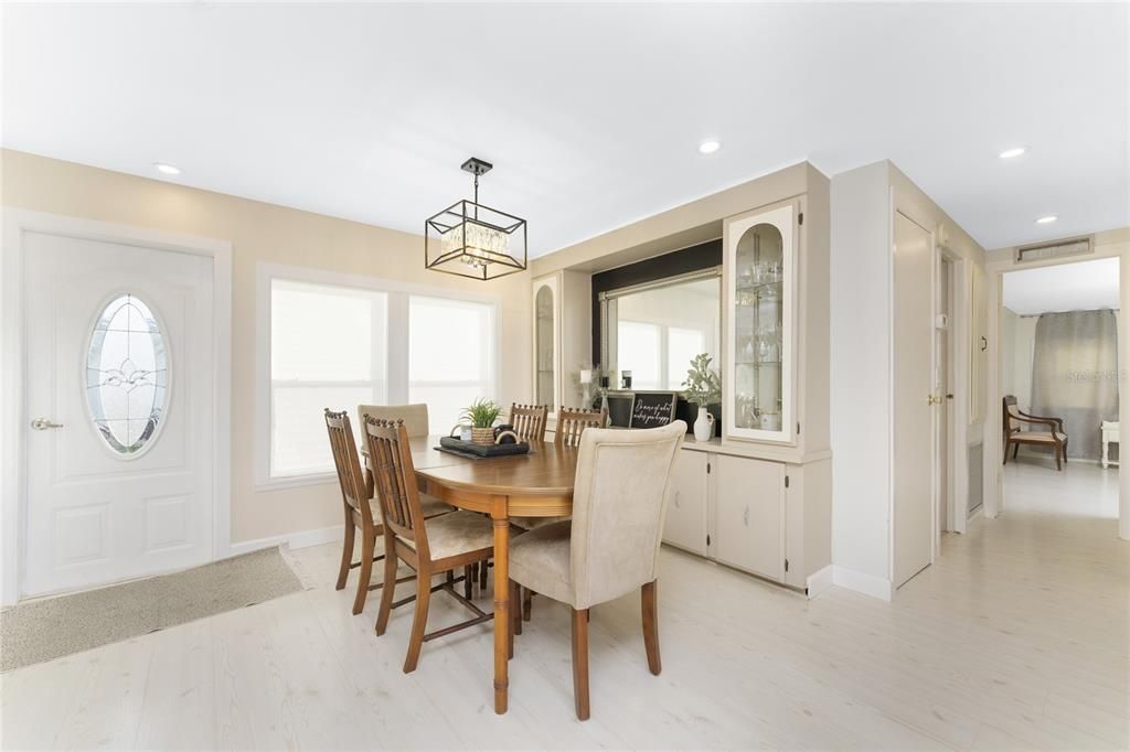 For Sale: $159,900 (2 beds, 2 baths, 1152 Square Feet)