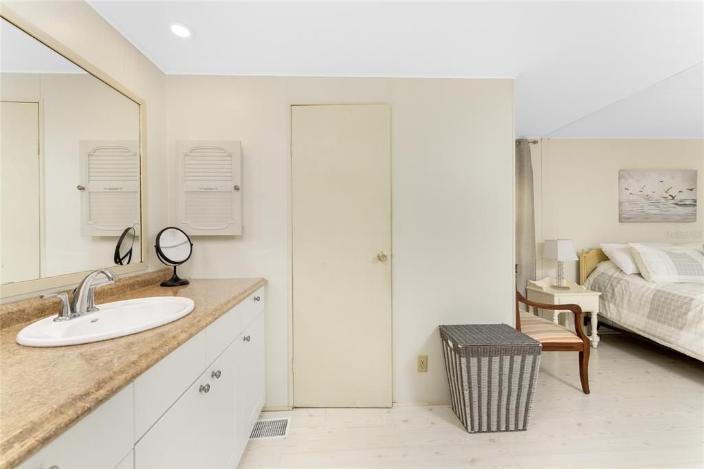 For Sale: $159,900 (2 beds, 2 baths, 1152 Square Feet)