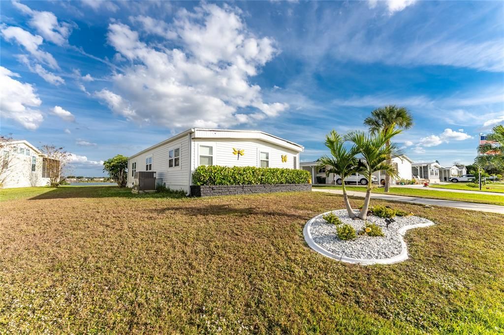 For Sale: $159,900 (2 beds, 2 baths, 1152 Square Feet)