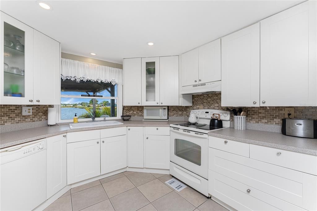 For Sale: $159,900 (2 beds, 2 baths, 1152 Square Feet)