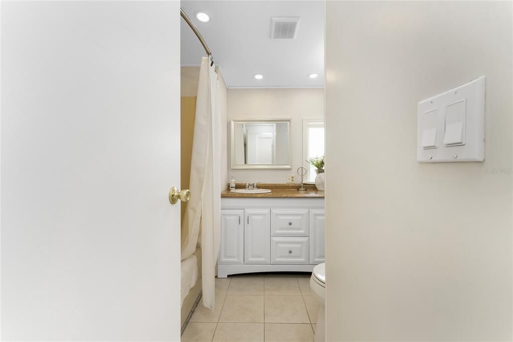 For Sale: $159,900 (2 beds, 2 baths, 1152 Square Feet)