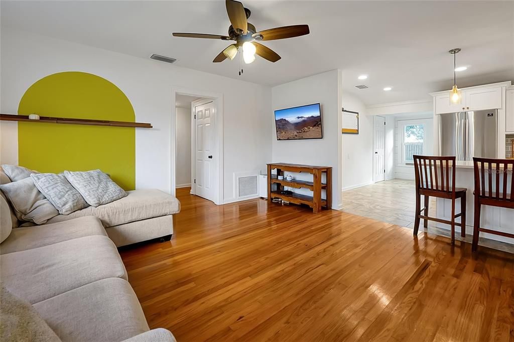 For Sale: $539,900 (3 beds, 2 baths, 1427 Square Feet)