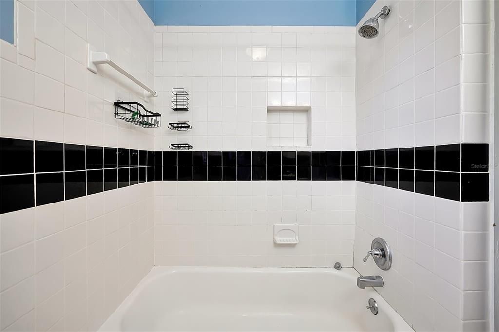 For Sale: $539,900 (3 beds, 2 baths, 1427 Square Feet)