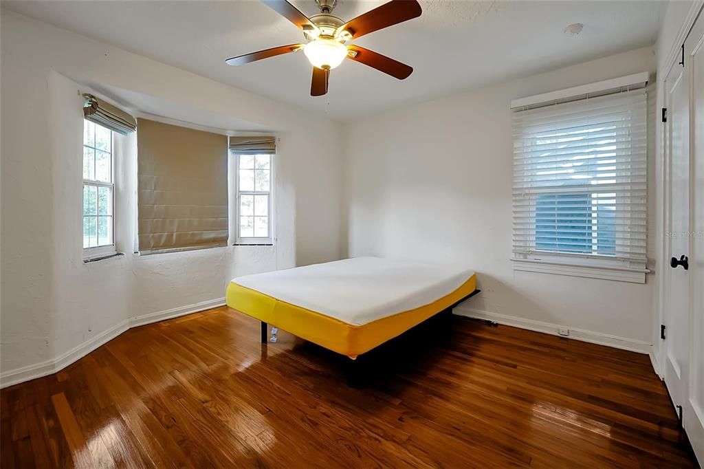 For Sale: $539,900 (3 beds, 2 baths, 1427 Square Feet)