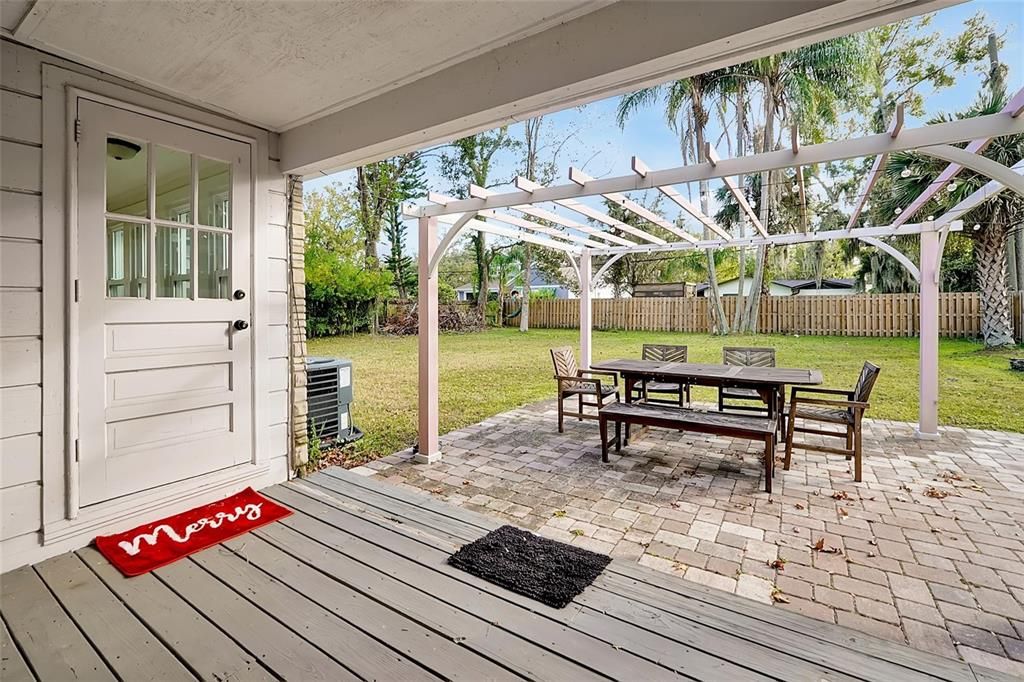 For Sale: $539,900 (3 beds, 2 baths, 1427 Square Feet)