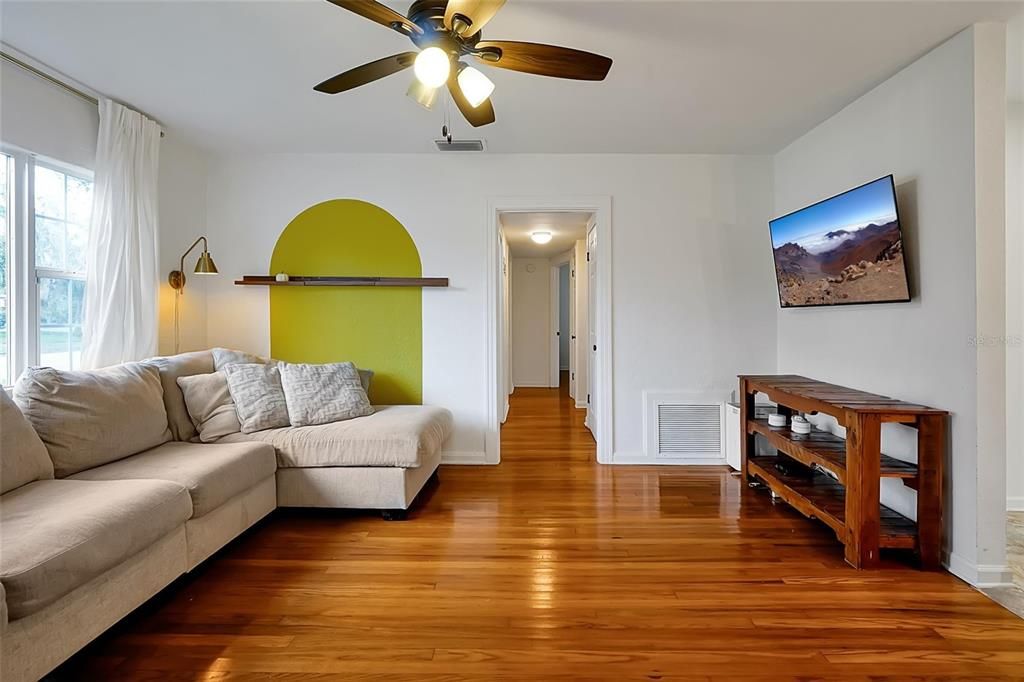 For Sale: $539,900 (3 beds, 2 baths, 1427 Square Feet)