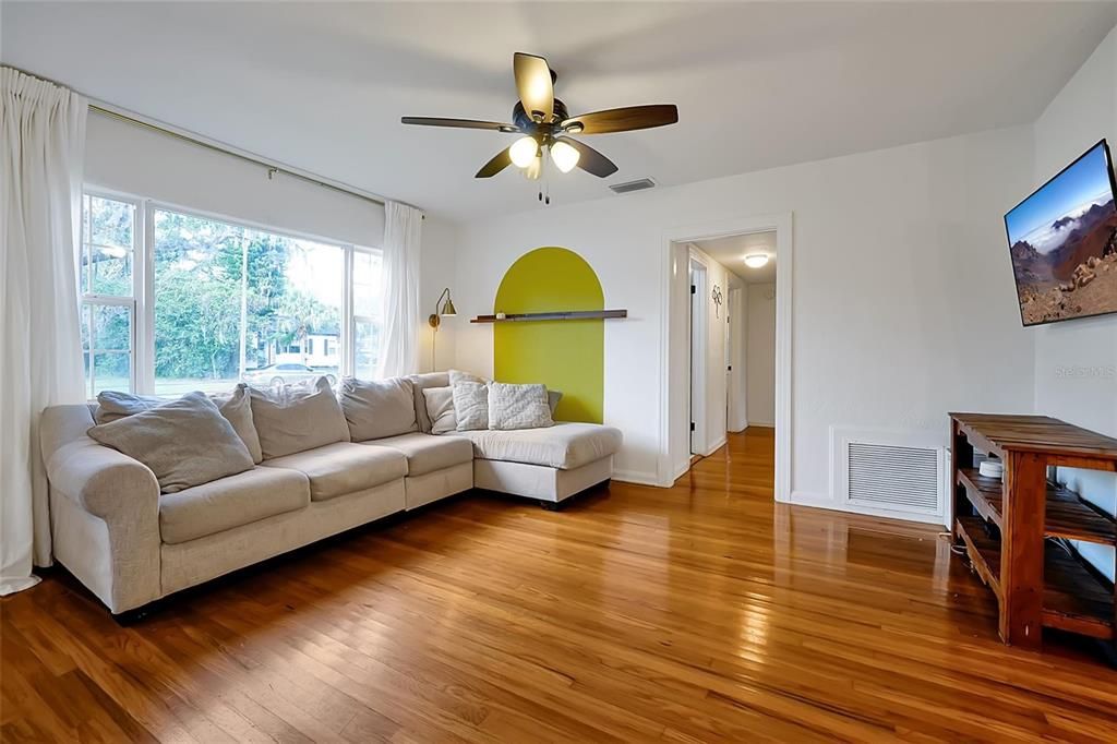 For Sale: $539,900 (3 beds, 2 baths, 1427 Square Feet)