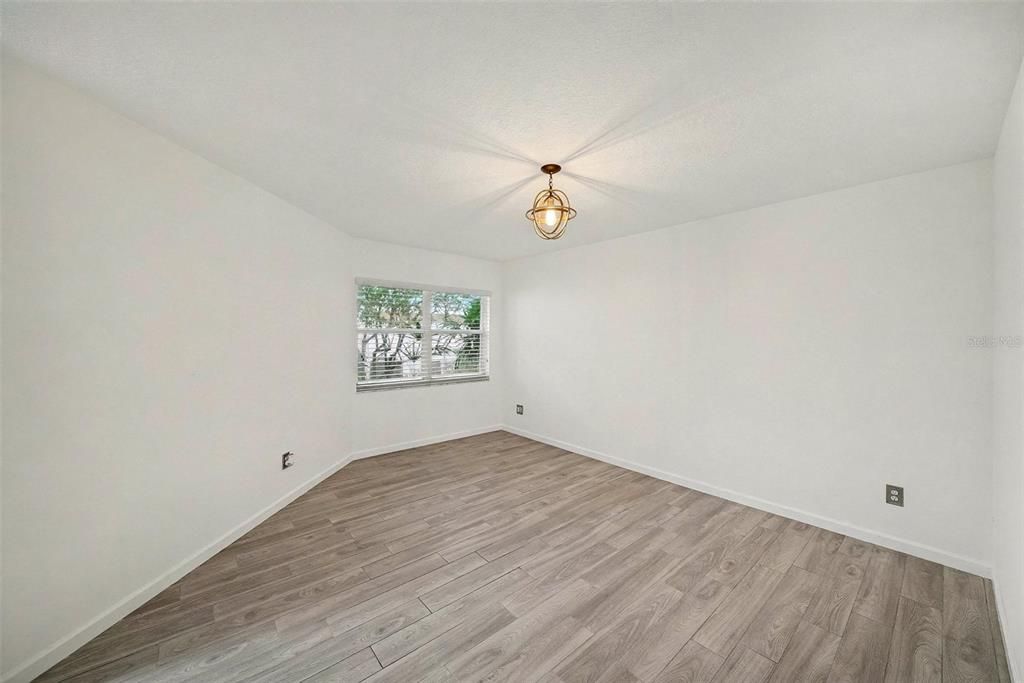 For Sale: $580,000 (4 beds, 2 baths, 2492 Square Feet)