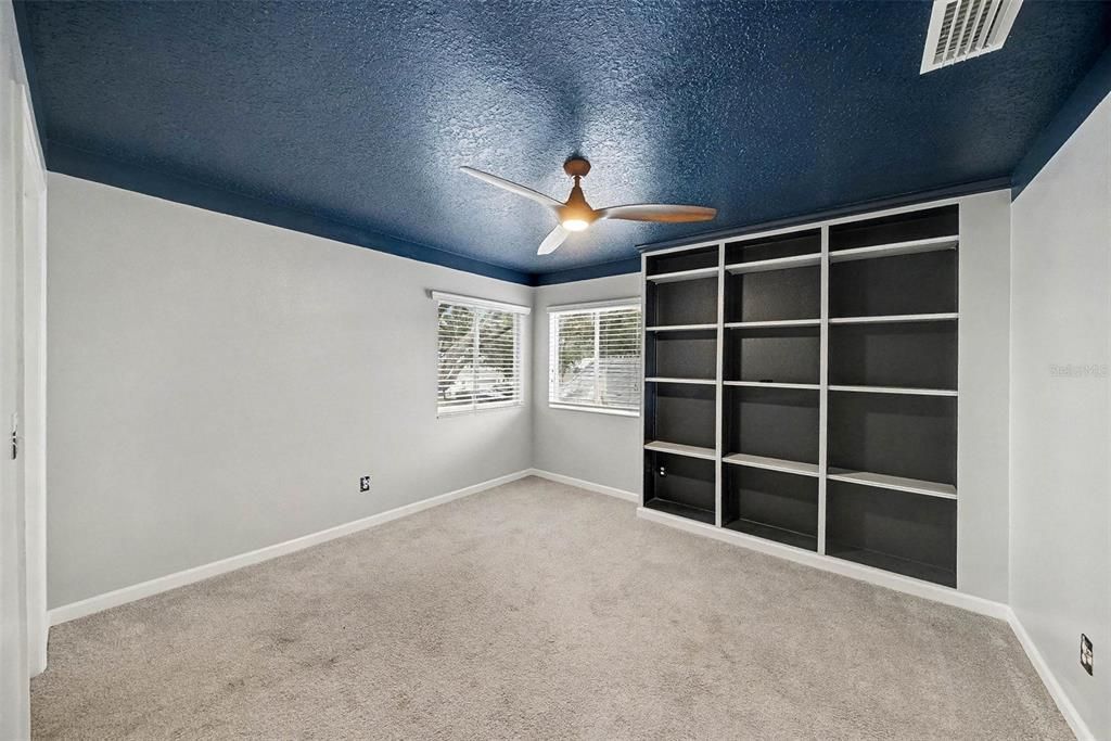 For Sale: $580,000 (4 beds, 2 baths, 2492 Square Feet)