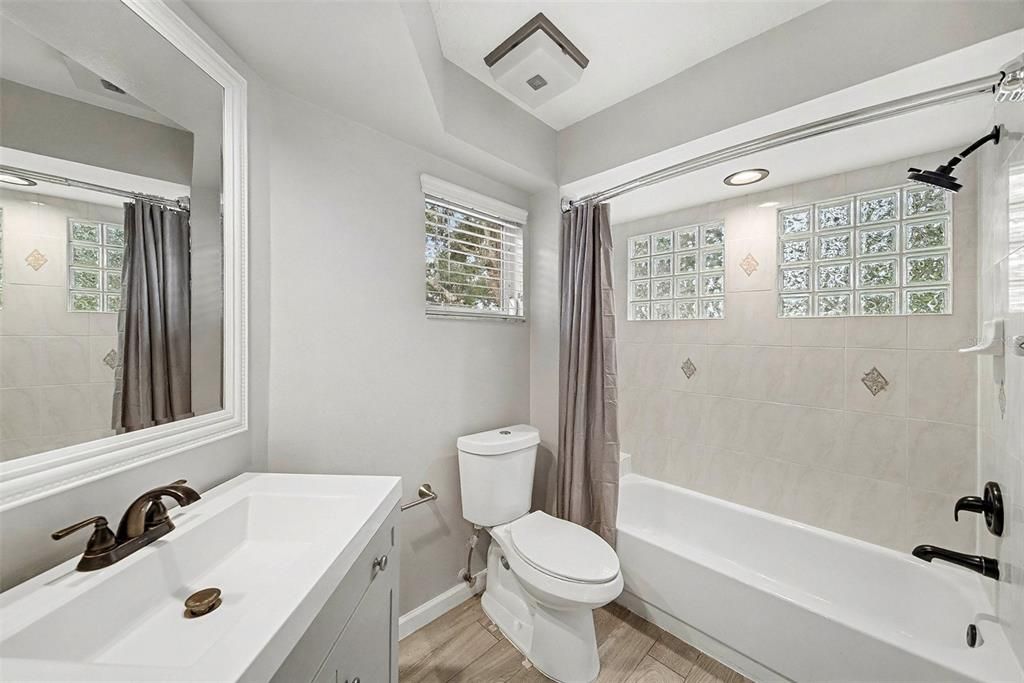 For Sale: $580,000 (4 beds, 2 baths, 2492 Square Feet)