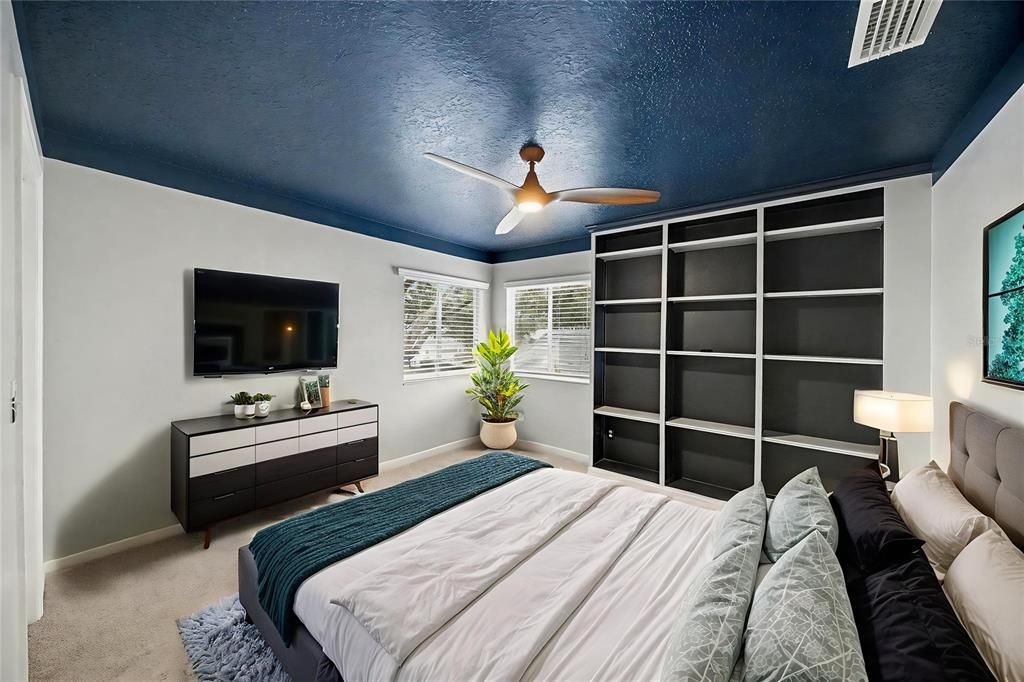 For Sale: $580,000 (4 beds, 2 baths, 2492 Square Feet)