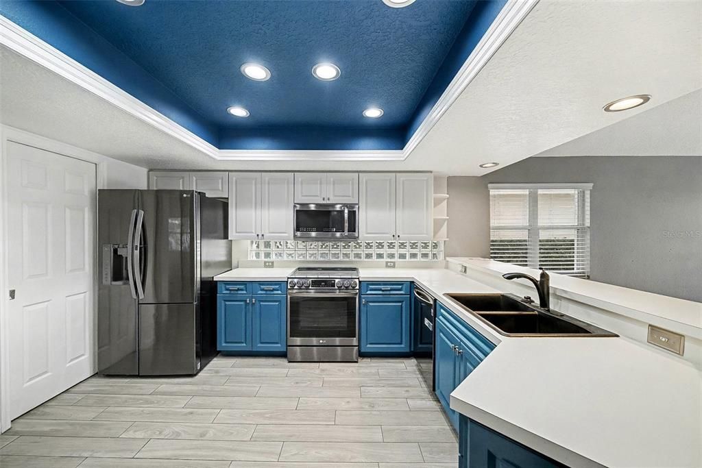 For Sale: $580,000 (4 beds, 2 baths, 2492 Square Feet)