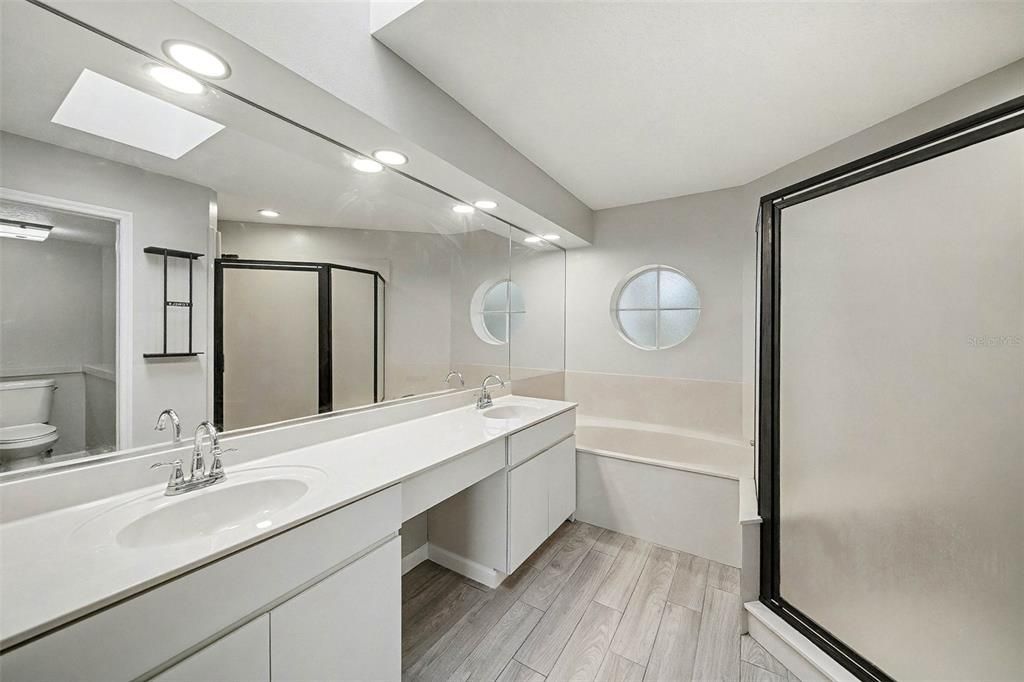 For Sale: $580,000 (4 beds, 2 baths, 2492 Square Feet)