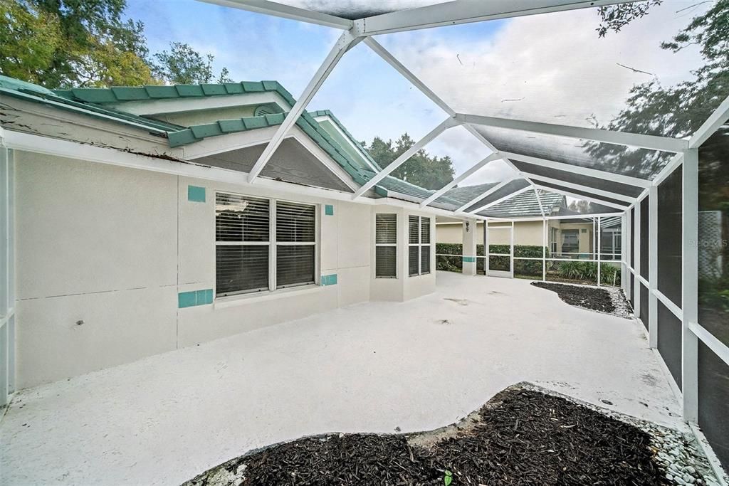 For Sale: $580,000 (4 beds, 2 baths, 2492 Square Feet)