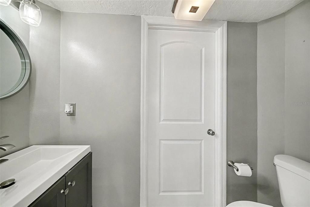 For Sale: $580,000 (4 beds, 2 baths, 2492 Square Feet)