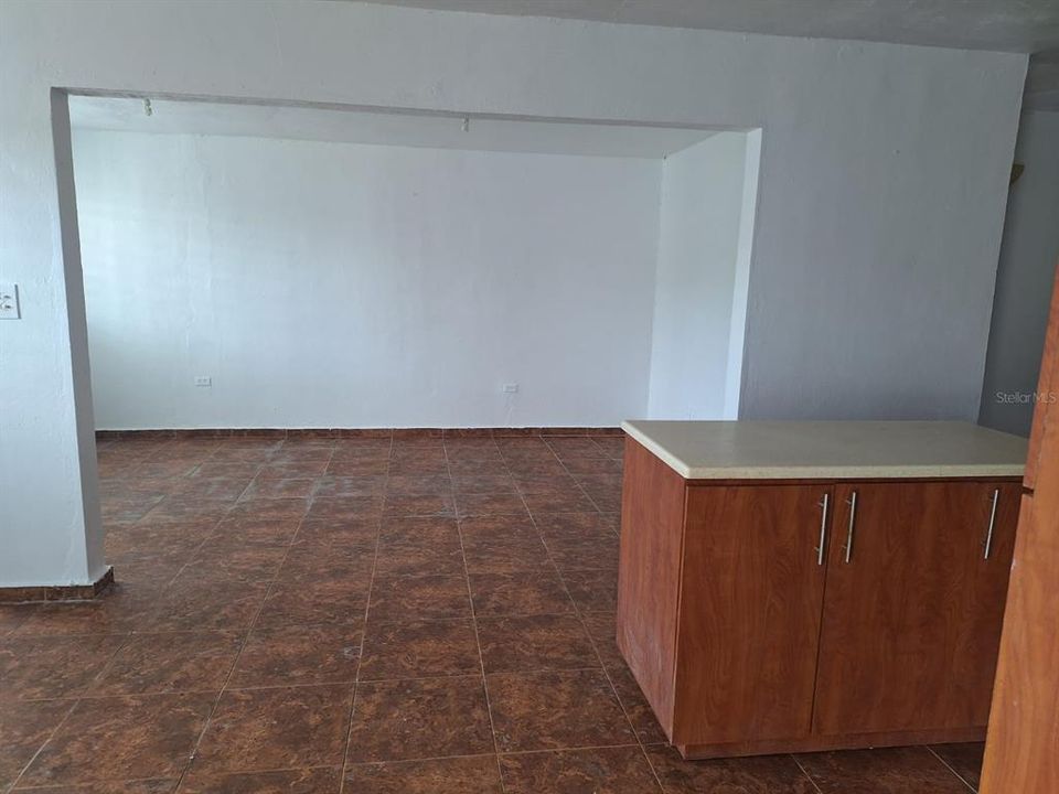 待售: $155,000 (3 贝兹, 2 浴室, 1076.25 平方英尺)