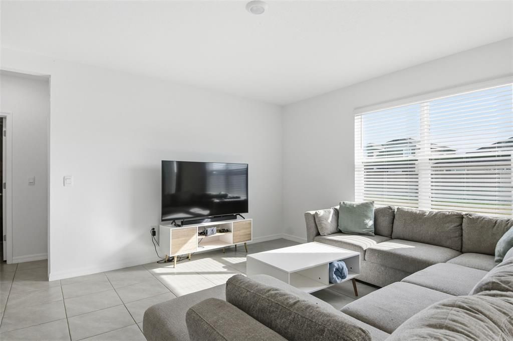 待售: $410,000 (5 贝兹, 3 浴室, 2674 平方英尺)