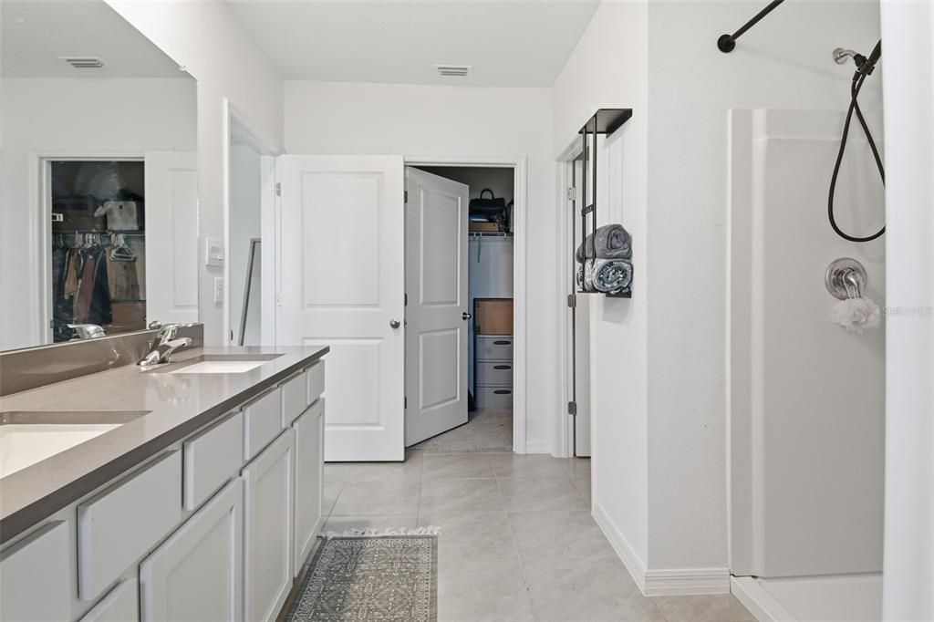 待售: $410,000 (5 贝兹, 3 浴室, 2674 平方英尺)