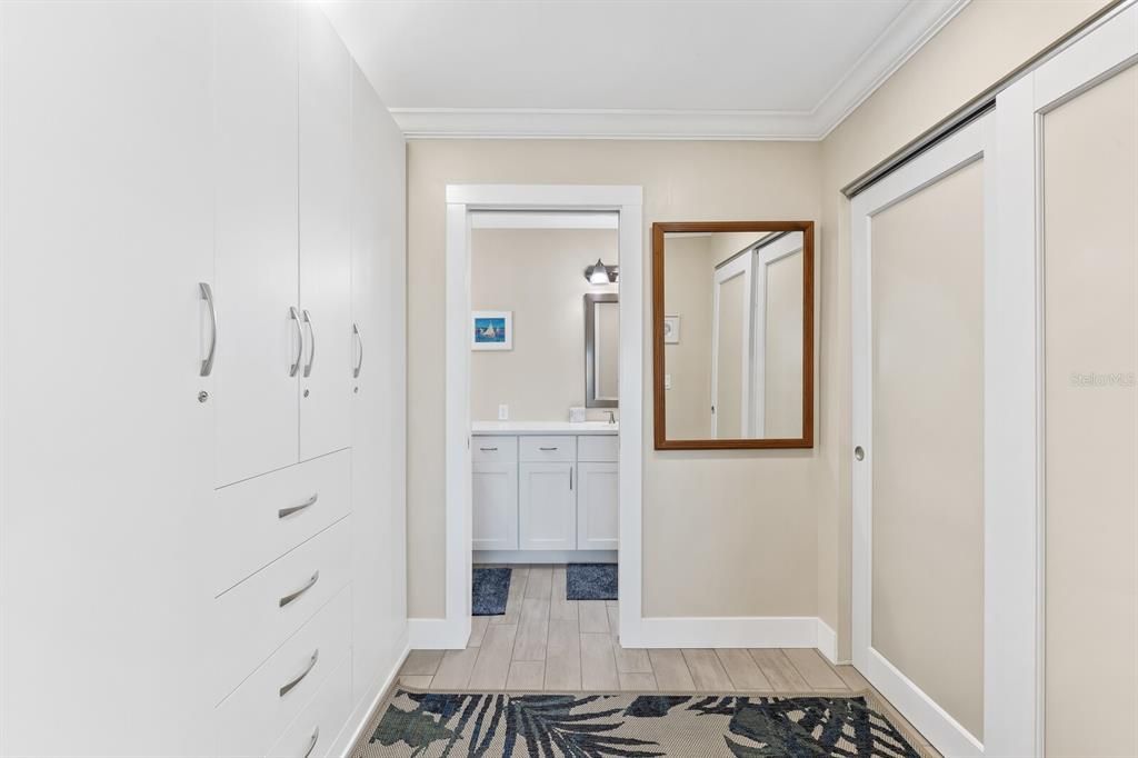 For Sale: $1,375,000 (2 beds, 2 baths, 1248 Square Feet)