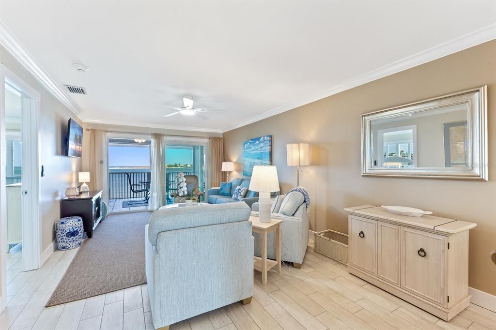 For Sale: $1,375,000 (2 beds, 2 baths, 1248 Square Feet)