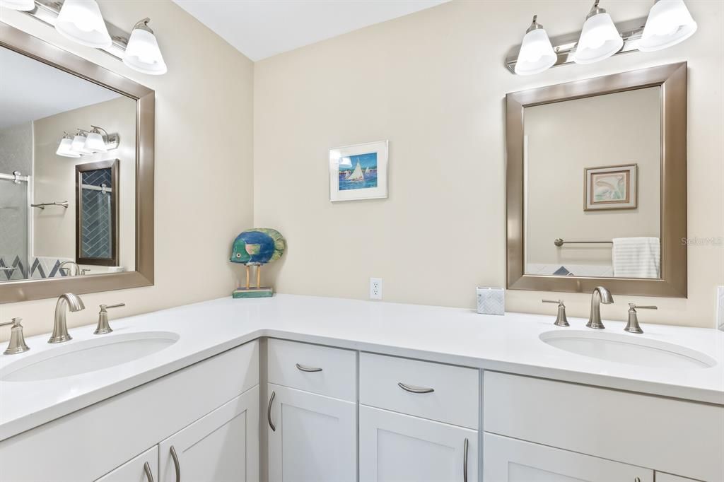 For Sale: $1,375,000 (2 beds, 2 baths, 1248 Square Feet)