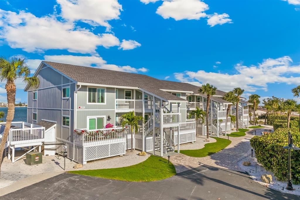 For Sale: $1,375,000 (2 beds, 2 baths, 1248 Square Feet)