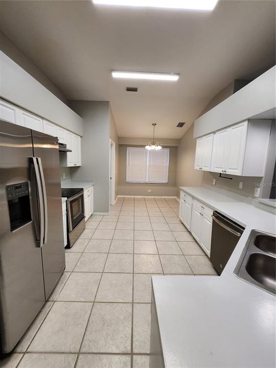 出租: $2,400 (4 贝兹, 2 浴室, 2080 平方英尺)