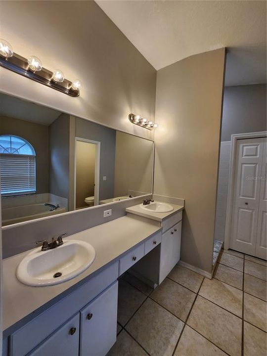 出租: $2,400 (4 贝兹, 2 浴室, 2080 平方英尺)