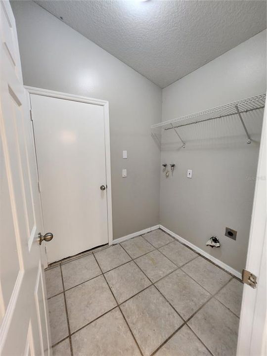 出租: $2,400 (4 贝兹, 2 浴室, 2080 平方英尺)