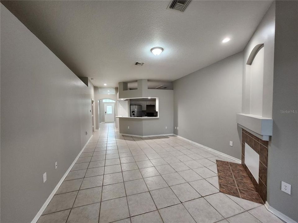 出租: $2,400 (4 贝兹, 2 浴室, 2080 平方英尺)