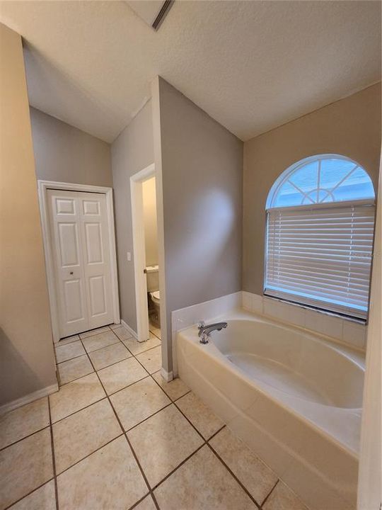 出租: $2,400 (4 贝兹, 2 浴室, 2080 平方英尺)