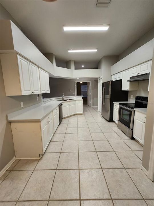 出租: $2,400 (4 贝兹, 2 浴室, 2080 平方英尺)