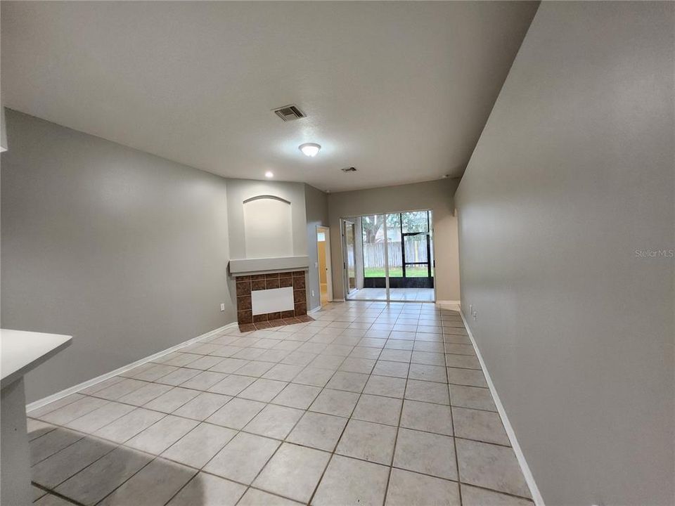 出租: $2,400 (4 贝兹, 2 浴室, 2080 平方英尺)