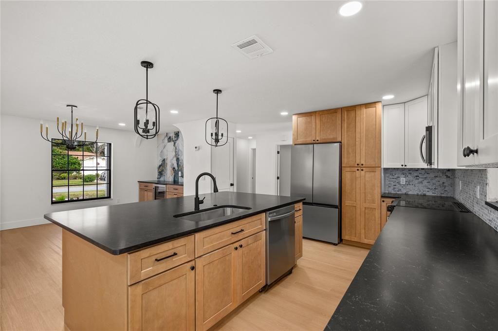 For Sale: $499,995 (3 beds, 2 baths, 1908 Square Feet)