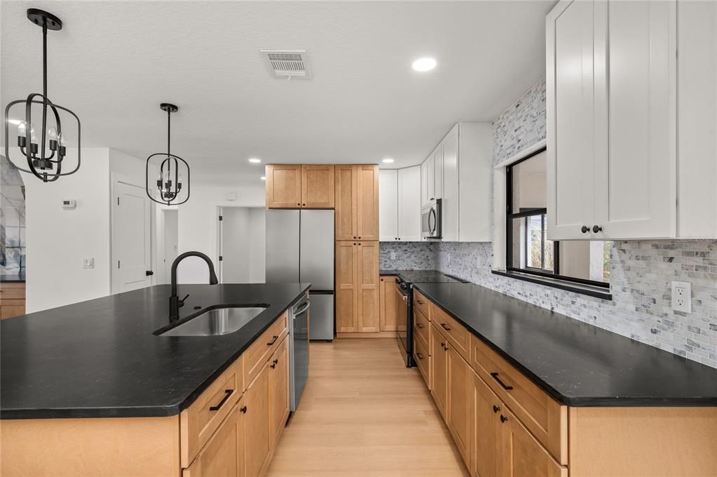 For Sale: $499,995 (3 beds, 2 baths, 1908 Square Feet)