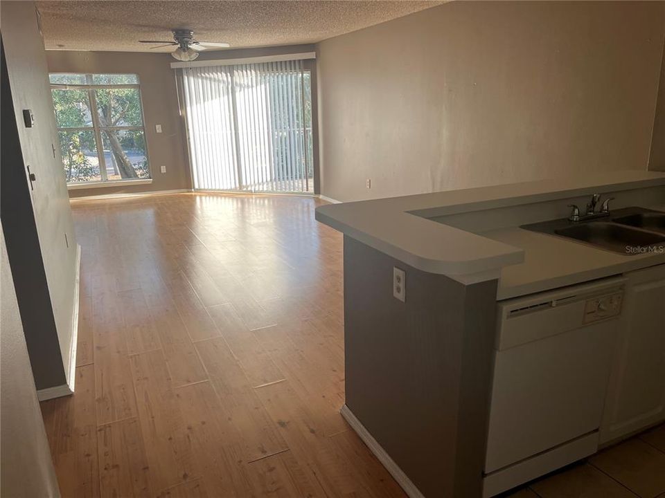 For Rent: $1,700 (2 beds, 2 baths, 995 Square Feet)