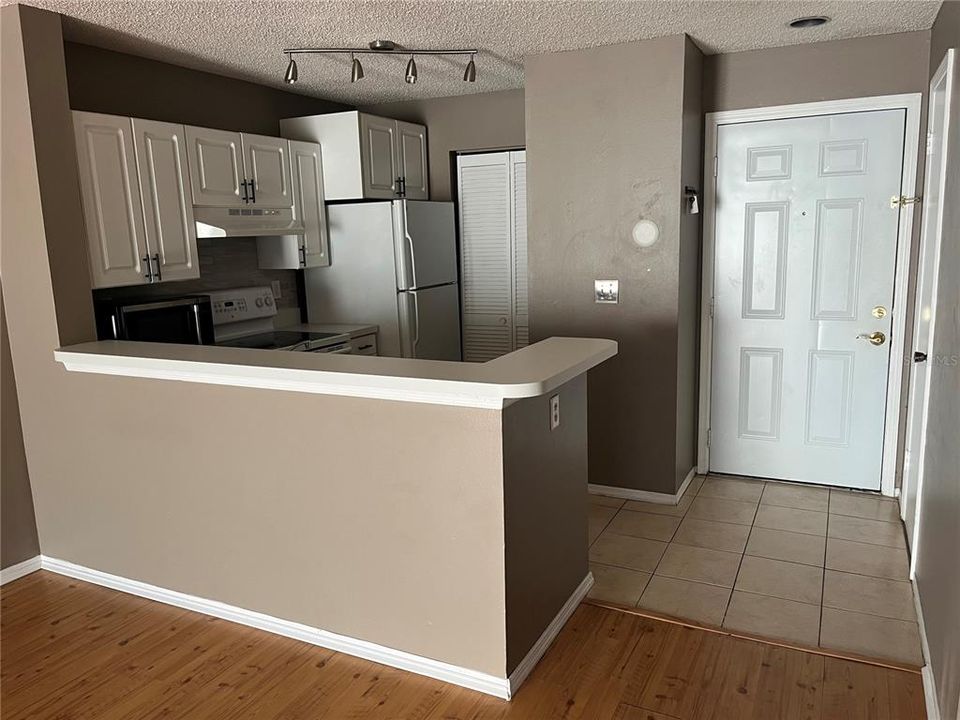 For Rent: $1,700 (2 beds, 2 baths, 995 Square Feet)