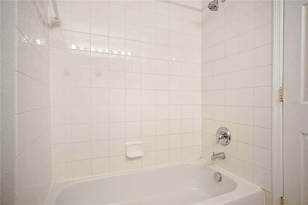 出租: $2,095 (4 贝兹, 3 浴室, 1998 平方英尺)