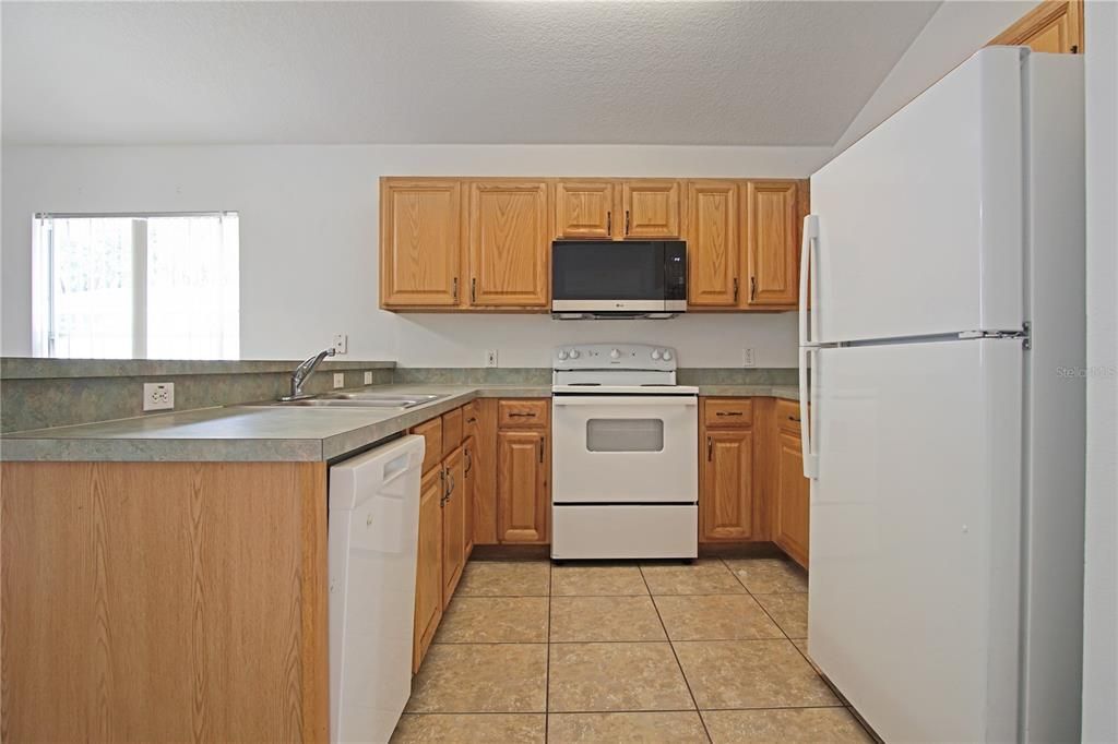 出租: $2,095 (4 贝兹, 3 浴室, 1998 平方英尺)