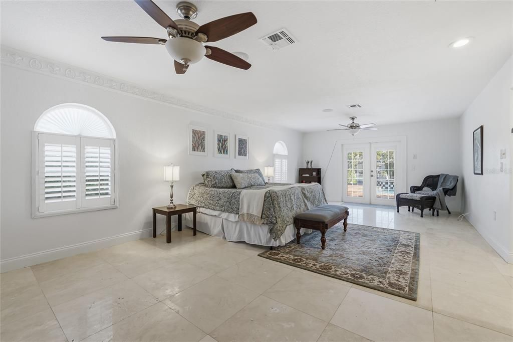 For Sale: $1,000,000 (3 beds, 2 baths, 2901 Square Feet)