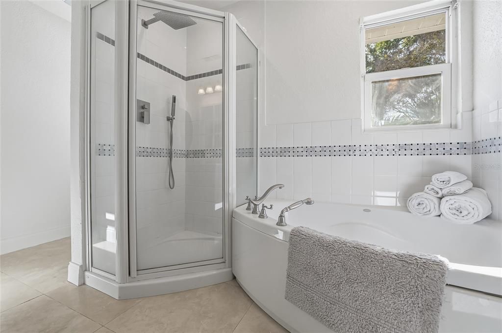 For Sale: $1,000,000 (3 beds, 2 baths, 2901 Square Feet)