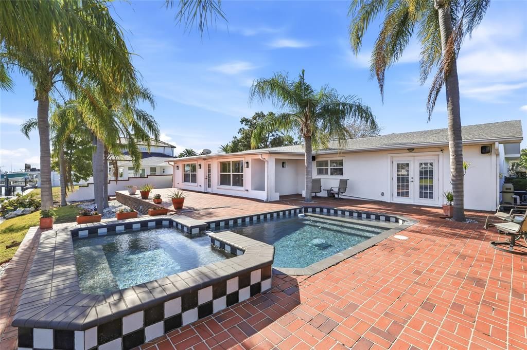 For Sale: $1,000,000 (3 beds, 2 baths, 2901 Square Feet)