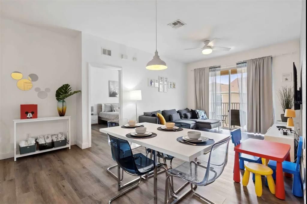 For Sale: $279,000 (2 beds, 2 baths, 1081 Square Feet)