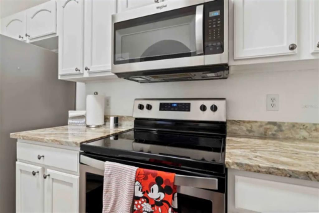 For Sale: $279,000 (2 beds, 2 baths, 1081 Square Feet)