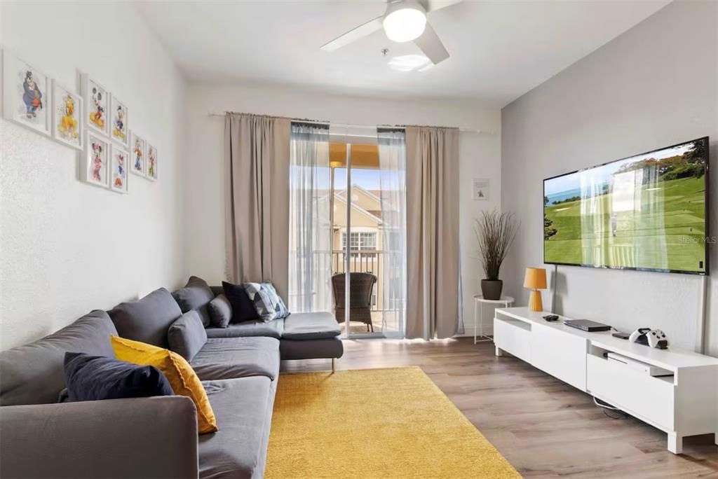 For Sale: $279,000 (2 beds, 2 baths, 1081 Square Feet)